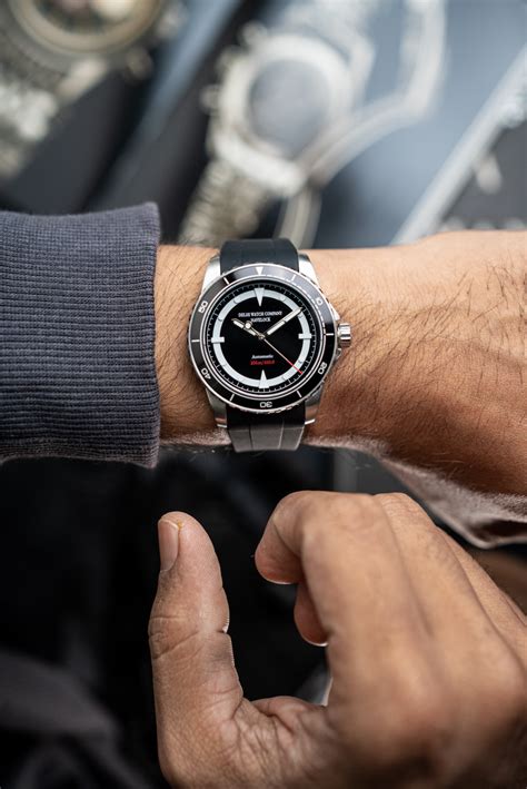 island watch company